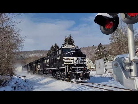 brand new ac44c6m ns 4540 leads  ns es44ac 8044 and 31t through a beautiful snowy day