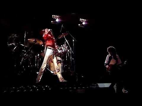 Videoclip de Under Pressure (Live At Milton Keynes Bowl / June 1982) — Queen