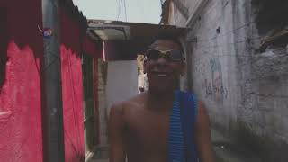 Video zu 'Menina De Vermelho' ansehen