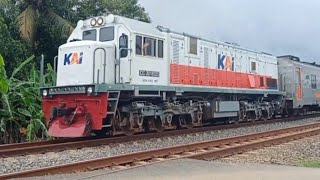 Download lagu Part 2|| Momen Kereta Api Kamandaka Di Tarik Lokomotif CC 203 @Sepur_Ngapak_Stories mp3