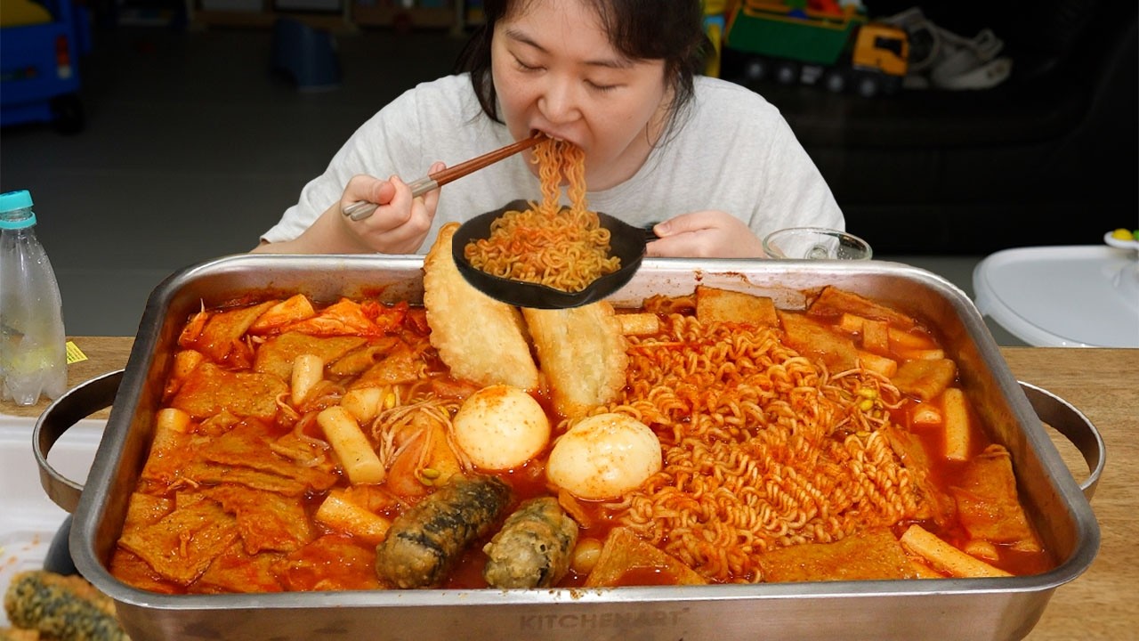 쫄면, 라면 사리에 튀김 토핑한 즉석떡복이 먹방! 매콤한게 정말 맛있네요🤤MUKBANG