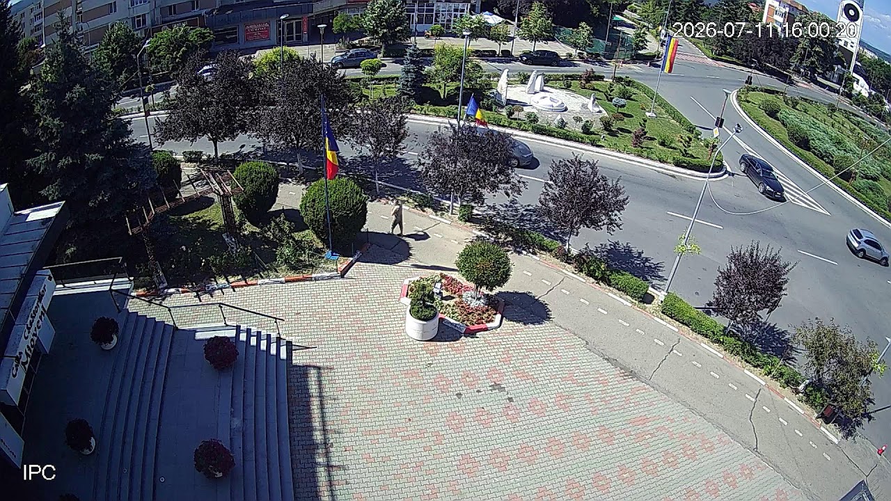 Live webcam view of Glorieta Central de Mioveni