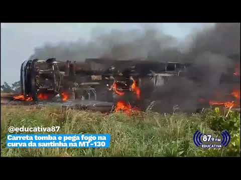 Carreta tomba e pega fogo na curva da santinha na MT-130 em Paranatinga