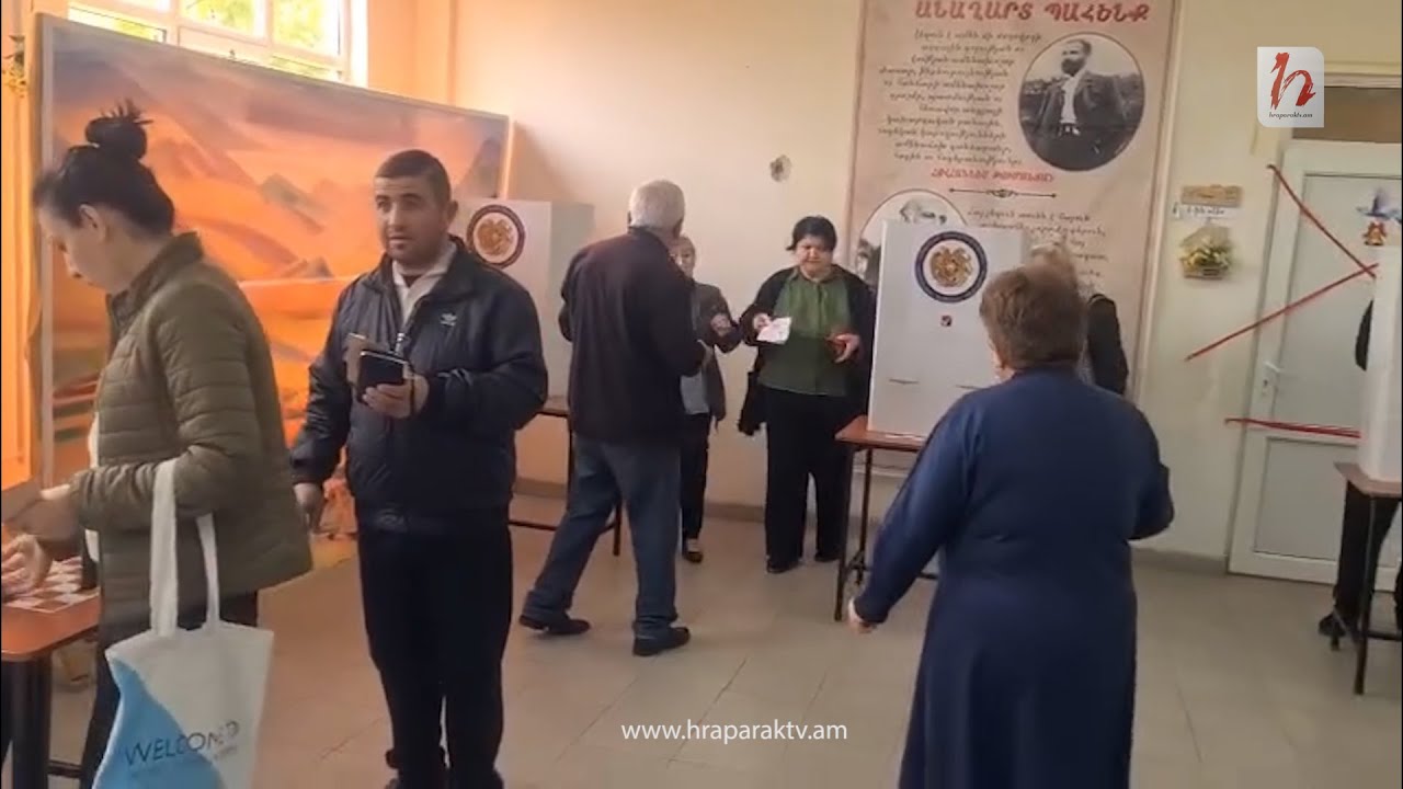 14/20 ընտրատեղամասում քվեախցիկում մի քանի անձ է մասնակցում քվեարկությանը