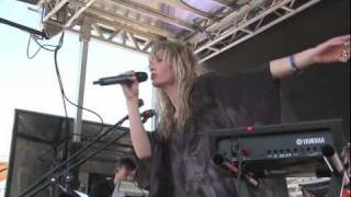 Oh Land &quot;Lean&quot; live at Waterloo Records SXSW 2011