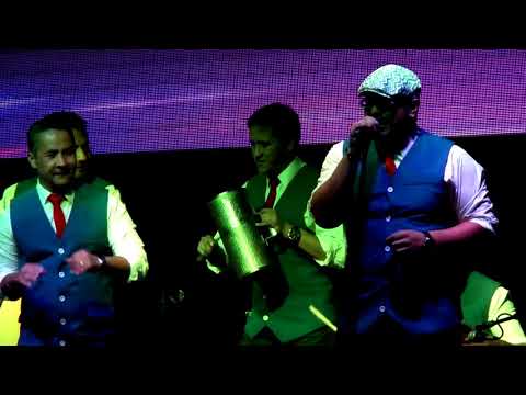 Orquesta La Reunión  "Un Hombre Busca una Mujer, Acariciame"..