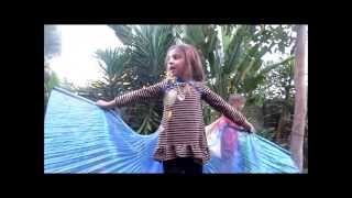 Learn French with Sophie & Les Petits "Vole Vole"