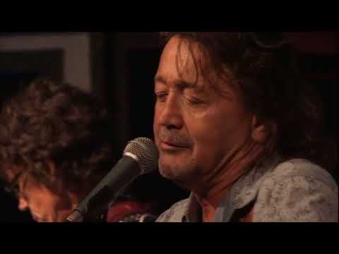 Mark Collie "Shackles and Chains" on Muscle Shoals to Music Row LIVE