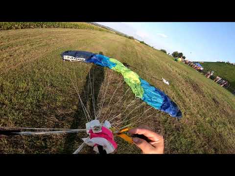 Skoki spadochroniarzy z Gliwic z okazji Święta Wojska Polskiego , Kopiec Wyzwolenia Piekary Śląskie