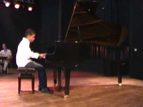 Emrick Sinitambirivoutin - concours de piano Appassionato 2010 - centre Sonis