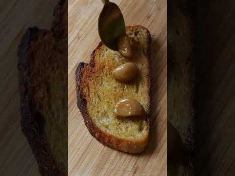 , title : 'Garlic confit pesto toast'