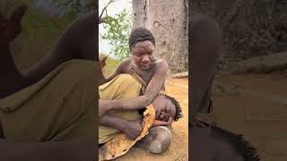Download lagu Hadzabe tribe bushmen Chabba can put anyone to sleep with his lovely song Nakanina 🥰😅 mp3
