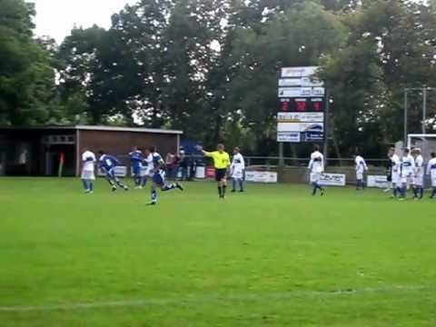 Doeltreffende vrije trap Thomas Mattheijer (SSV'65) tegen MOC'17