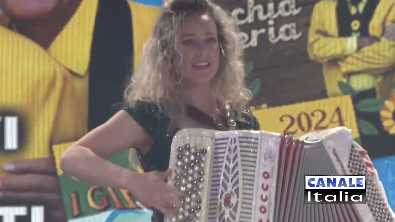 I GIRASOLI con i Nuovi Brani "TAC TAC TAC" Canale Italia SPECIALE FARFALLINA Cantando Ballando