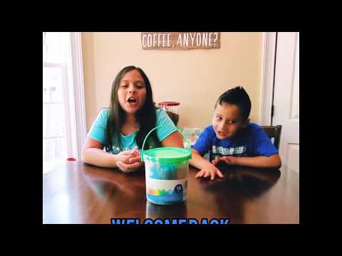 Playing dough with Melanney and Carlos💕👍