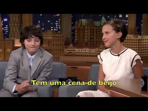 Millie Bobby Brown e Finn Wolfhard falando sobre as cena de beijo ( legendado )