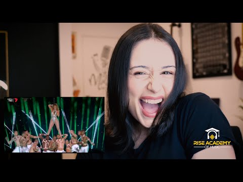 Vocal Coach reacts to Superbowl Halftime Performance 2020 [Jlo and Shakira]