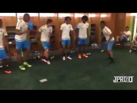 James Rodriguez, Fabra, Mina, Cuadrado, Marlos bailando en el vestuario de Colombia