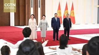 Presidente de China, Xi Jinping, y su homólogo de Kirguistán sostienen conversaciones informales