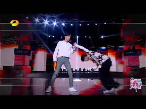 [Happy camp] Vương Nhất Bác & Tiêu Chiến dance mở đầu chương trình