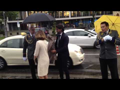 Gästeempfang im Regen zum Bayerischen Fernsehpreis 2016