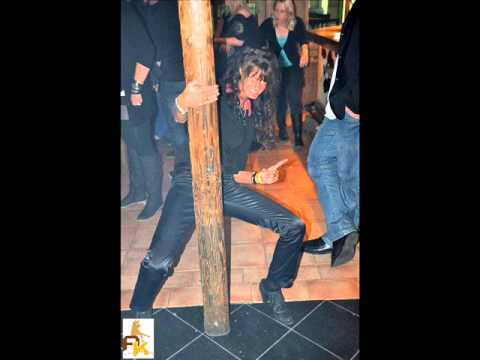 Zamira Zucker im Kaffee Video.wmv