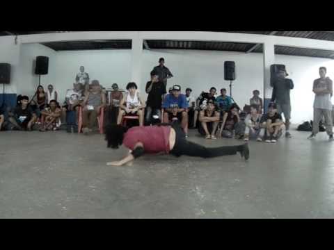 BBOY ARIEL NA BATALHA CONTEM NER DA RUA (N 94)