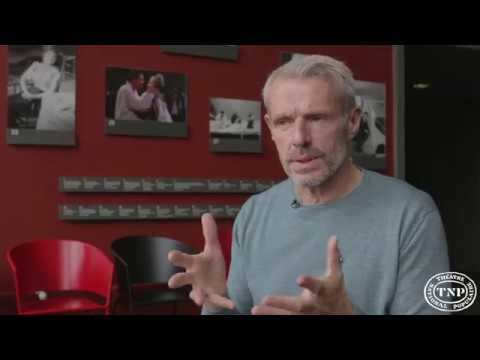 Regard de Lambert Wilson sur le TNP