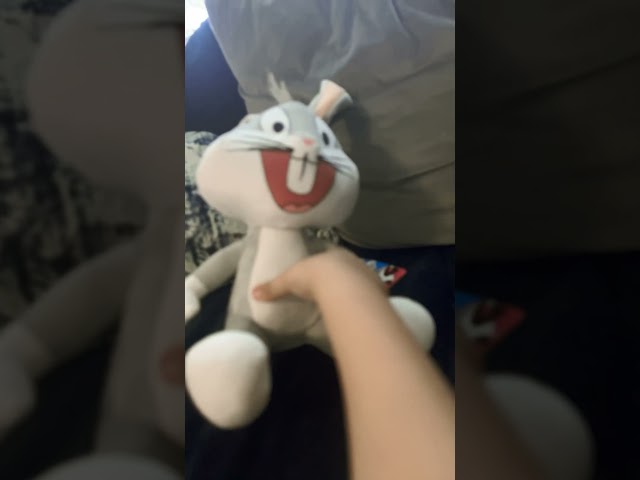 Vídeo relacionado con Steiff Peluche Bugs Bunny, Peluche Adorable, para niños y niñas, Friends, Peluche 32 cm, Gris, 024672