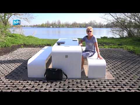 Werken in de buitenlucht met internettafel in Landsmeer