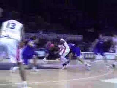 37 11-12-07 BCO-Athene - Greg Brunner scoort vanonder de kor