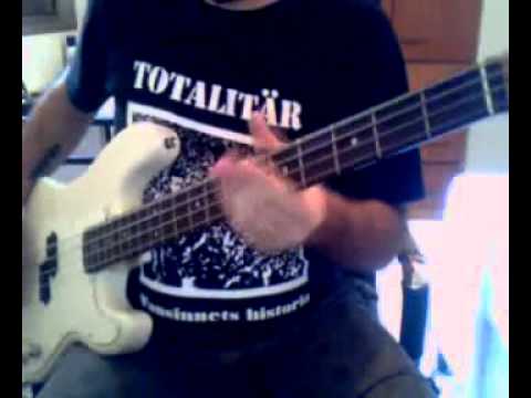 Dead Kennedys - Drug Me (bass cover) video thumbnail