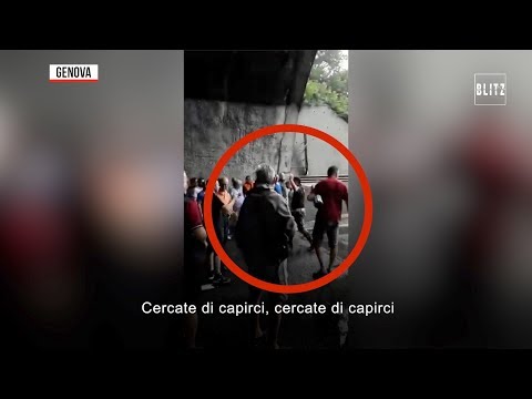 Genova/ Rruga e bllokuar qytetarët duan të rimarrin makinat , reagimi i policit (Video)