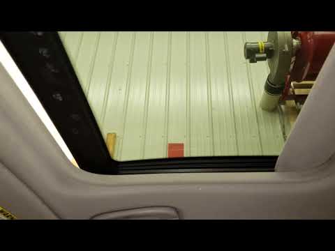 18J1324 - 2006 BMW 325 XI - Power Sun Roof