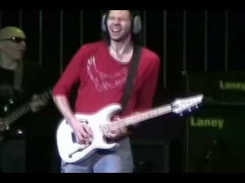 PAUL GILBERT, JOHN PETRUCCI &  JOE SATRIANI G3 -  Jumpin' Jack Flash