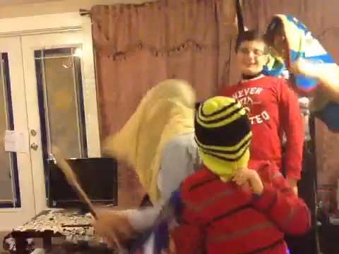 In Puii Mei- Fernando are un pistol in pat ( Teroristi SE r