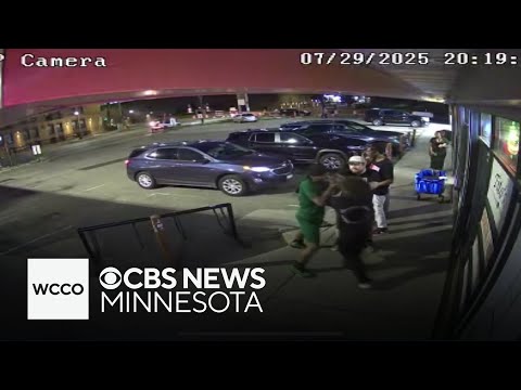 Video shows teen restaurant worker trained in jiu-jitsu fight off attacker