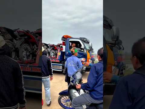 CÁC BÁO THỦ BỊ CÔNG AN BẮT XE HÀNG CHỤC CHIẾC XE ĐẮT TIỀN