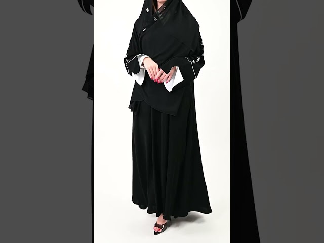 عباية ملكي بتطريز ابيض