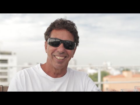 Rico de Souza e diretor falam sobre o documentário ''Surf é coisa de Rico''