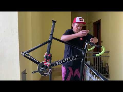 Giant omnium track frame