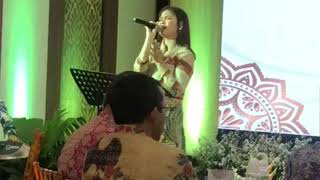 Download lagu Mahalini Raharja - Yang Terlupakan (Iwan Fals) INDONESIAN IDOL X mp3