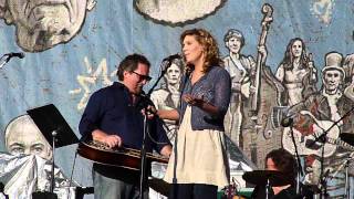 Alison Krauss with Jerry Douglas Band "Don't Leave Me This Way" HSB 2013