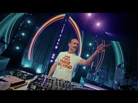 Alex Christensen, The Berlin Orchestra & Cristobal - I Like Chopin (OFFICIAL VIDEO)