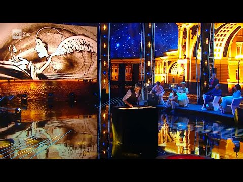 Mauro Masi disegna sulla sabbia - Dalla strada al Palco - versione estesa