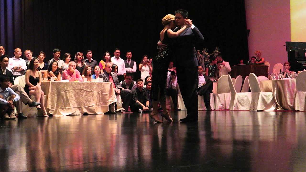 Carlitos Espinoza y Noelia Hurtado 1/2 - 2015 Singapore tango festival