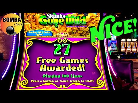 SKUNK ARE MANS' BEST FRIEND!? 😆 #lasvegas #casino #slotmachine