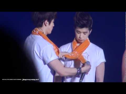 [Fancam] 111218 Wooyoung Junsu 2PM in Fukuoka