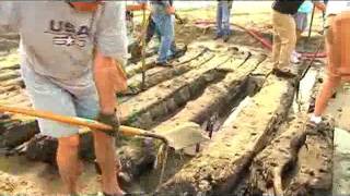 Crew digs 300-year-old N.C. shipwreck out of sand
