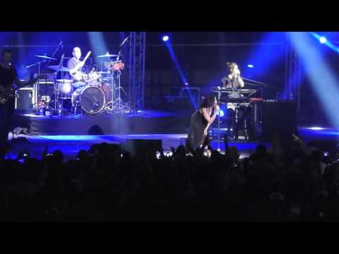 ריטה מארחת את הראל סקעת ביריד חוצות היוצר בירושלים .  2016